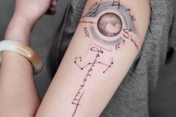 适合男生的木命纹身选择,展现个性与内涵的完美结合 适合男生的木命纹身选择,展现个性与内涵的完美结合