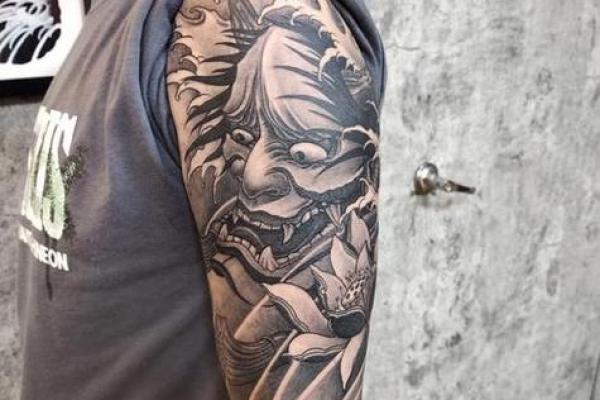 适合男生的木命纹身选择,展现个性与内涵的完美结合 适合男生的木命纹身选择,展现个性与内涵的完美结合