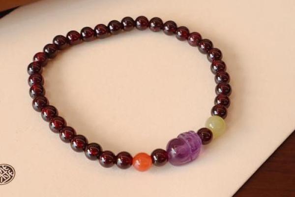 石榴木命之人适合佩戴的首饰与饰品推荐 石榴木命之人适合佩戴的首饰与饰品推荐