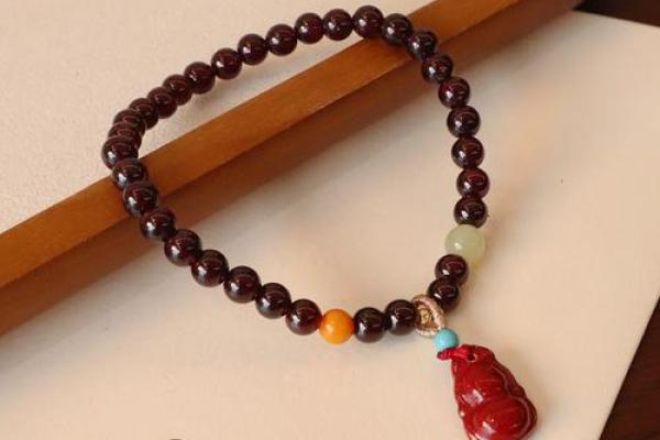 石榴木命之人适合佩戴的首饰与饰品推荐 石榴木命之人适合佩戴的首饰与饰品推荐