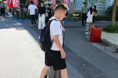 00后男孩命运探秘：从梦想到现实的成长之路