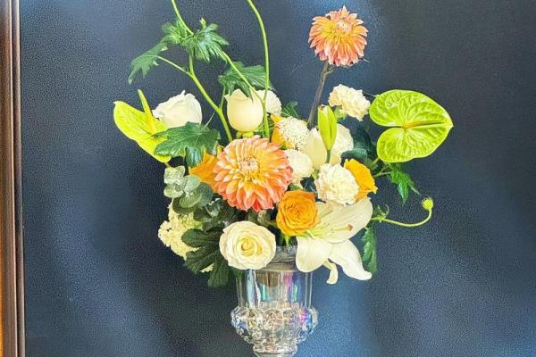 用花瓶的颜色来传达你的命理运势，尽享生活之美！