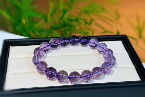 属狗火命的人适合佩戴哪些物品，助运助旺！