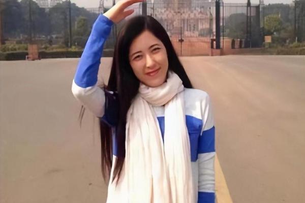 梅艳芳的水命解析:从命理看其传奇人生与事业成就 梅艳芳的水命解析:从命理看其传奇人生与事业成就