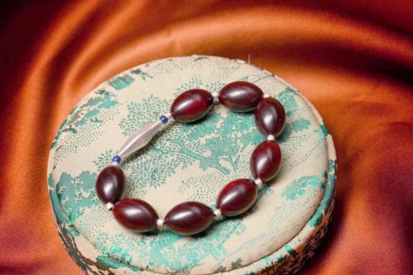 命理缺水之人佩戴木制饰品的独特魅力解析 命理缺水之人佩戴木制饰品的独特魅力解析