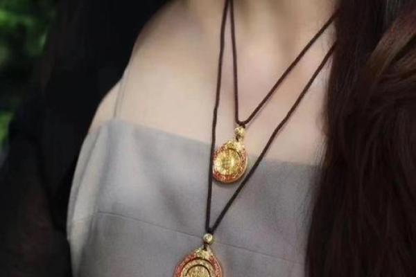 火命人士最旺首饰选择，助你事业腾飞与人际提升！