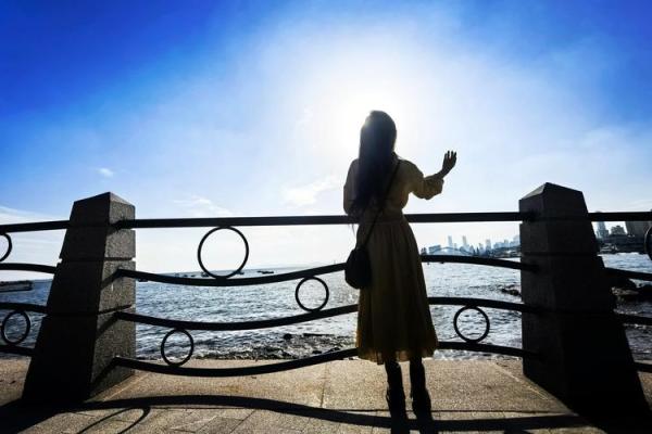 女人守空房：孤独的另一种命运与自我重塑