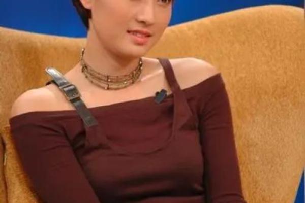 女人头发稀少的命运与个人魅力的重新定义